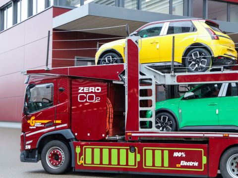 EMISSIONSFREIE FAHRZEUG-AUSLIEFERUNG 